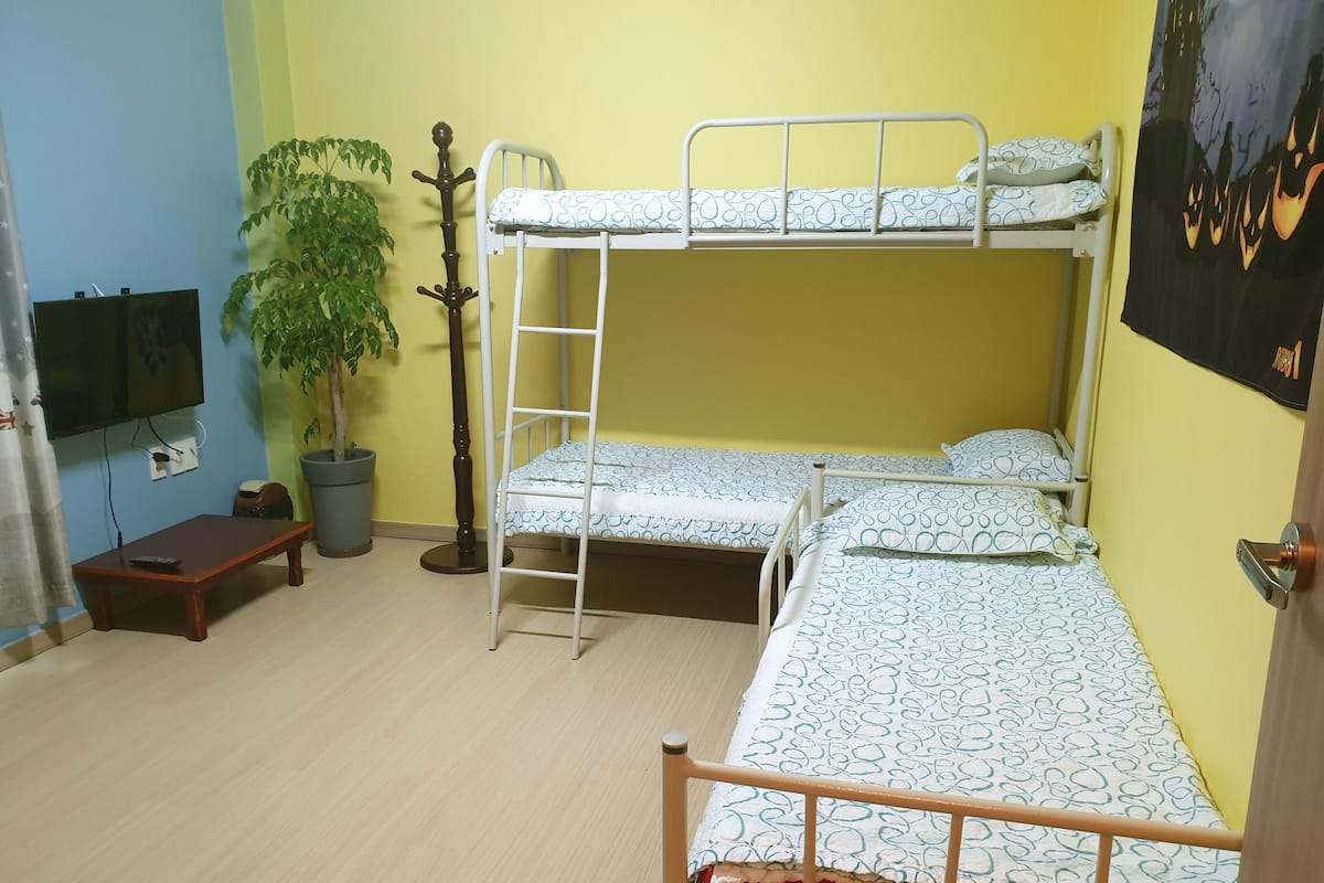 Business Twin Room, Multiple Beds, Private Bathroom, Garden View | Free WiFi