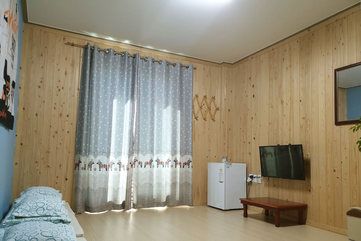 Classic Twin Room, Multiple Beds, Private Bathroom, Courtyard View | WiFi (free)