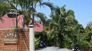Property grounds - Sanuk Bungalows (Rawai)