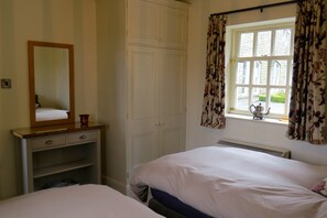 2 bedrooms, iron/ironing board, travel crib, free WiFi