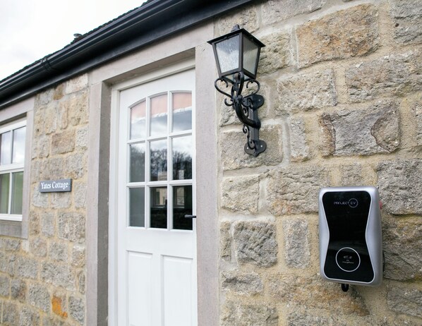 Exterior detail -  5⭐️ luxury 2 bedroom rural retreat on a small private estate in North Yorkshire (Braithwaite, Near Harrogate)