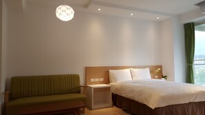 Deluxe Double Room | Down comforters, pillowtop beds, desk, blackout drapes - Ze Hu B&B (Yuchi)