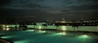 Cozy Crib at 7 Tree Seven Residence