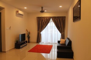 Apartment, 3 Bedrooms | Living room