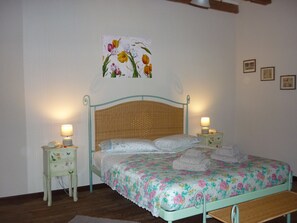 3 bedrooms, in-room safe, iron/ironing board, free WiFi