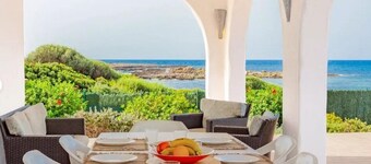 Villa près du village de Binibeca, premier niveau et première ligne de mer, piscine à salade, climatisée
