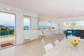 Interior - Villa next Binibeca, one level and first sea line salad pool, air-conditioned (Binisafúller)