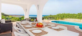 Villa next Binibeca, one level and first sea line salad pool, air-conditioned
