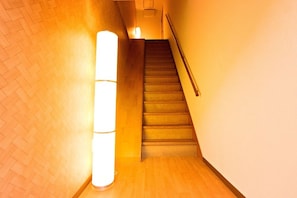 Apartment (Room 201) | Wohnbereich | Flachbildfernseher