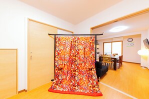 Fer et planche à repasser, Wi-Fi gratuit, draps fournis