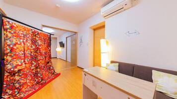 Iron/ironing board, free WiFi, bed sheets