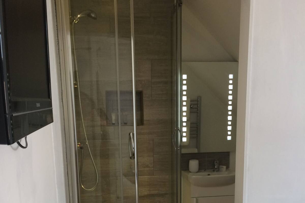 Shower, free toiletries, hair dryer, towels