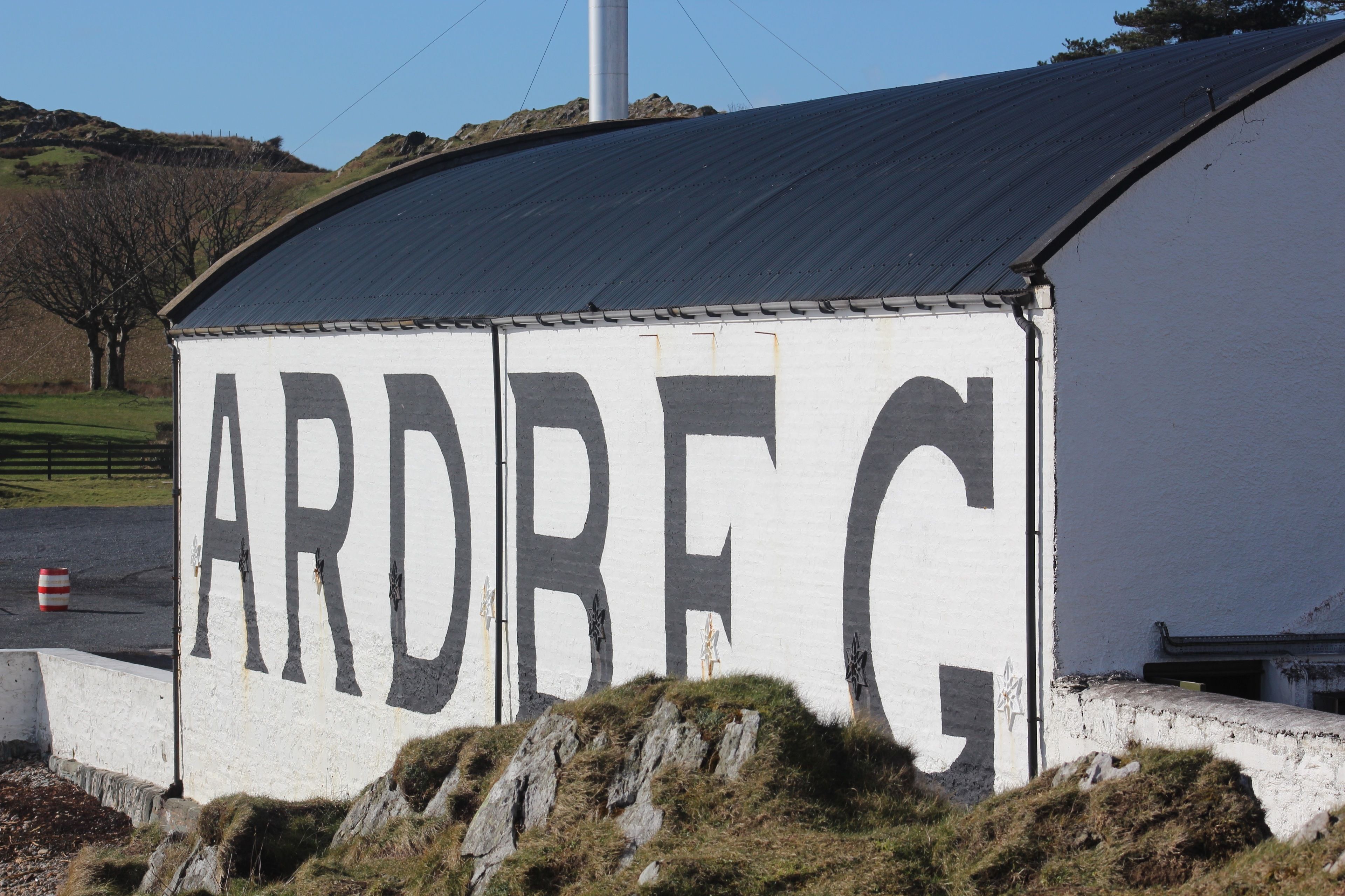 A white building with the word "ARDREG" painted on its side.