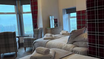 Travel cot, free WiFi, bed sheets