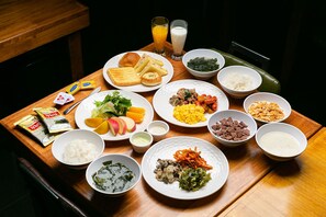 Daily local cuisine breakfast (KRW 14000 per person)