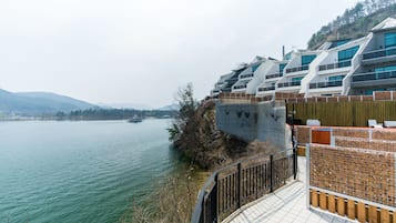 Vue depuis lâhĂ©bergement