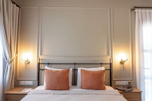 Studio Suite Superior, 1 Tempat Tidur Double, balkon, pemandangan kota | Seprai premium, minibar, didekorasi berbeda-beda, dan meja kerja
