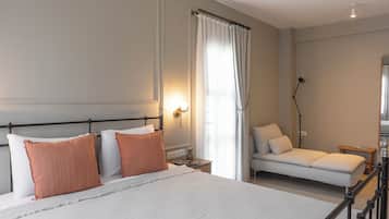 Quarto casal conforto, 1 cama de casal | Frigobar, individualmente decorados, individualmente mobiliados