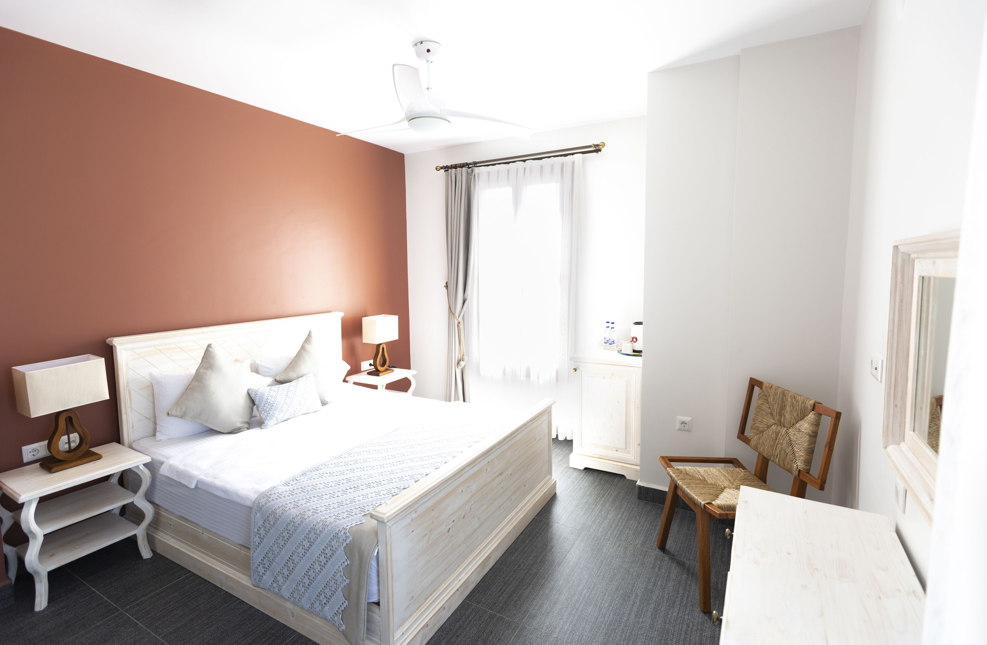 Design-Doppelzimmer, 1 Doppelbett, Nichtraucher, Poolzugang | Hochwertige Bettwaren, Minibar, individuell dekoriert, Schreibtisch