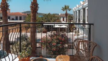 Quarto luxo, 1 cama de casal | Vista da sacada