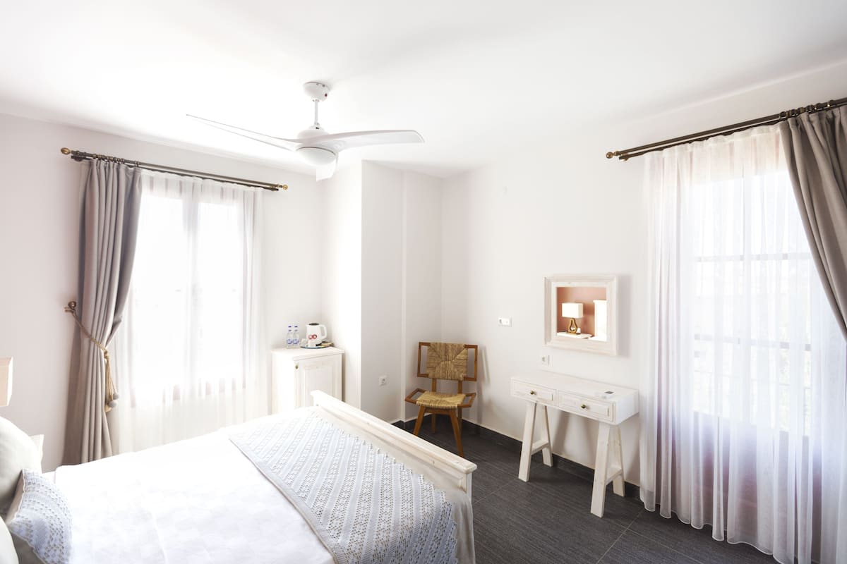 Design Double Room, 1 Double Bed, Non Smoking, Pool Access