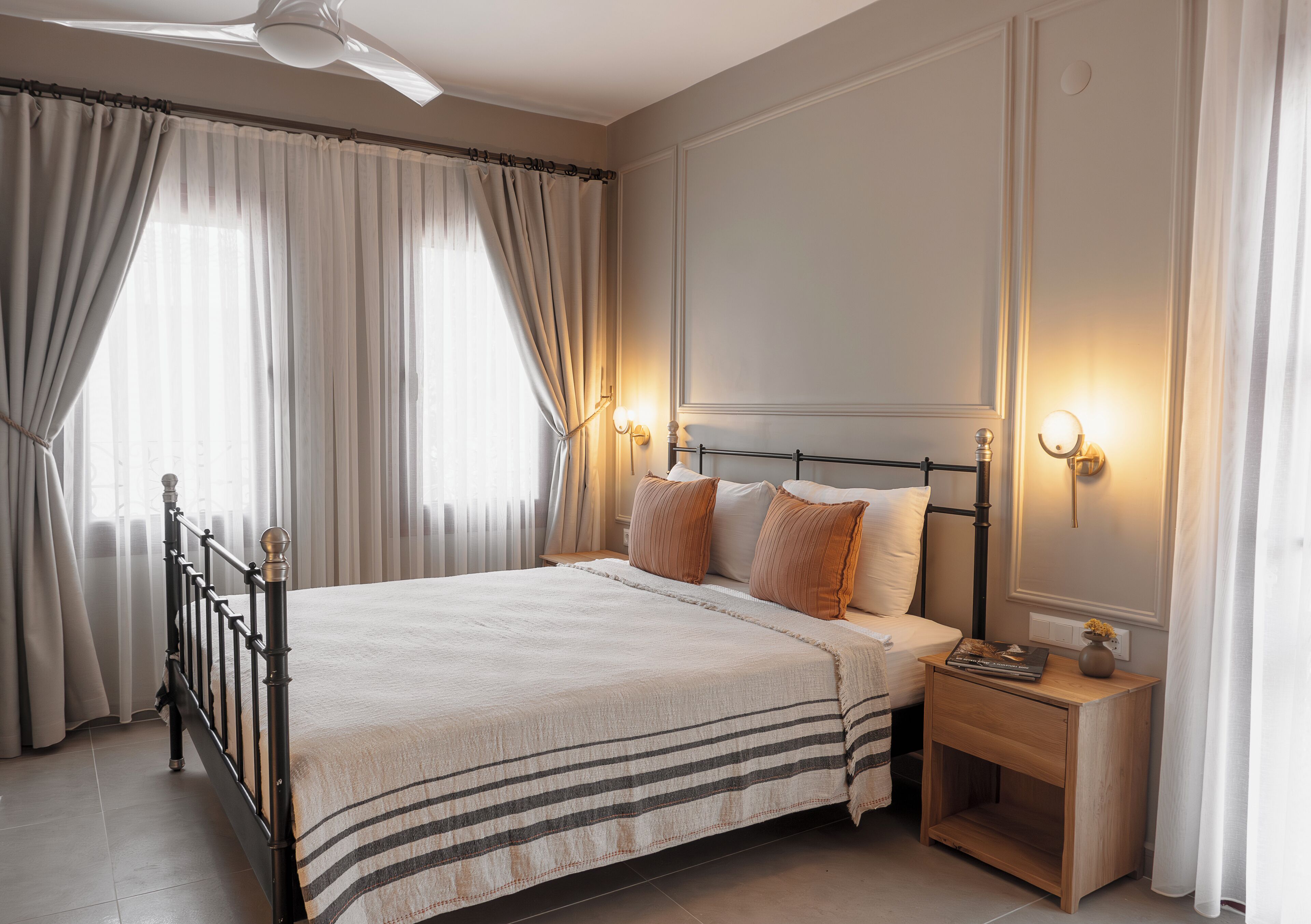 コンフォート ダブルルーム ダブルベッド 1 台 | ミニバー、客室ごとに異なる装飾、客室ごとに異なるインテリア、デスク