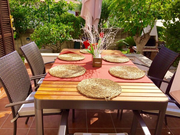 Outdoor dining