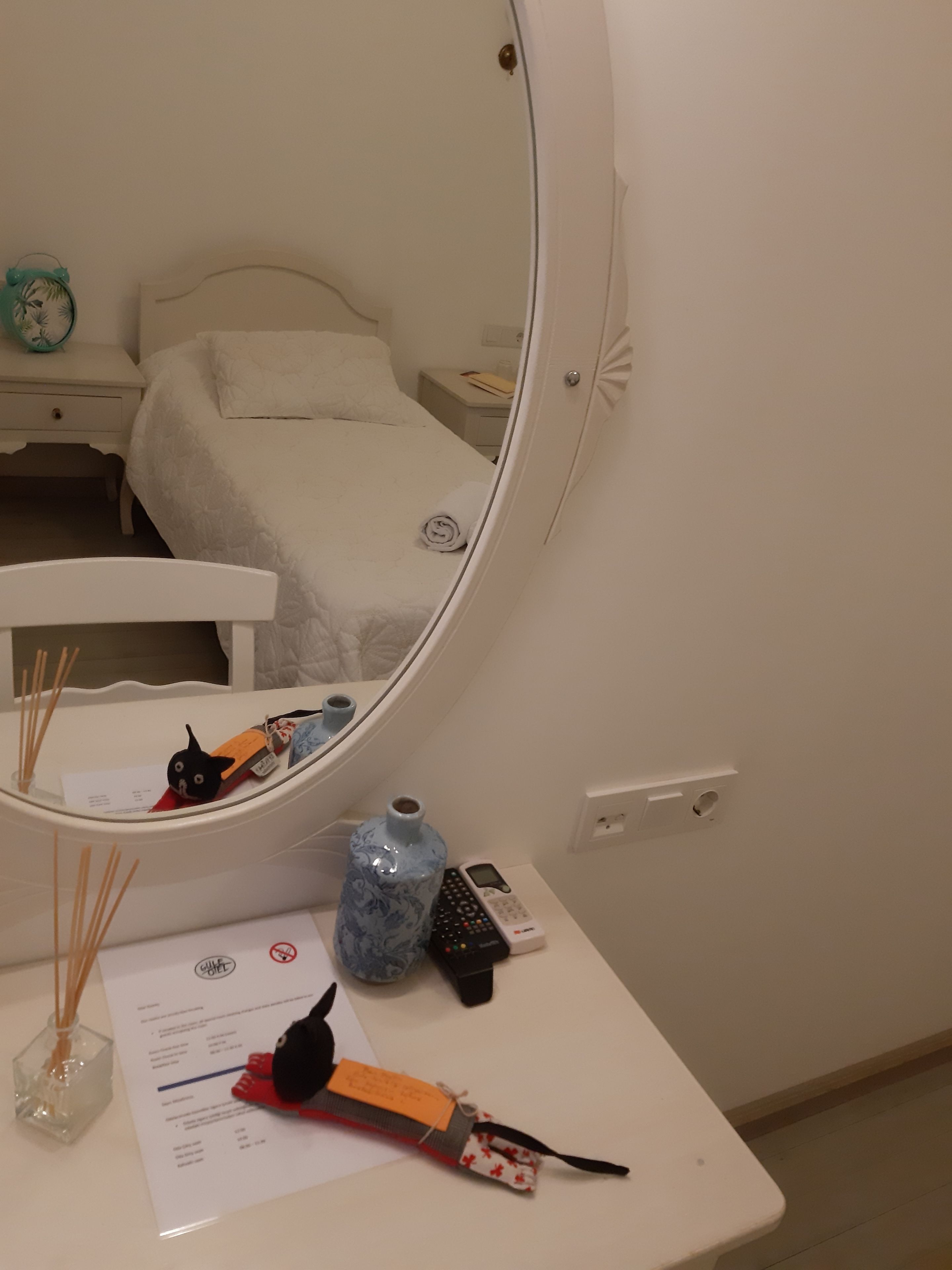 standard twin room | minibar, individually decorated, individually furnished, desk