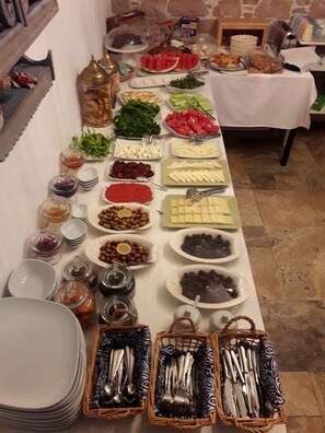 Free daily buffet breakfast