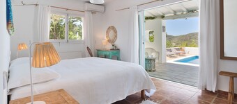 Beautiful villa for 6 with large pool in the hills of san jose.Very well located