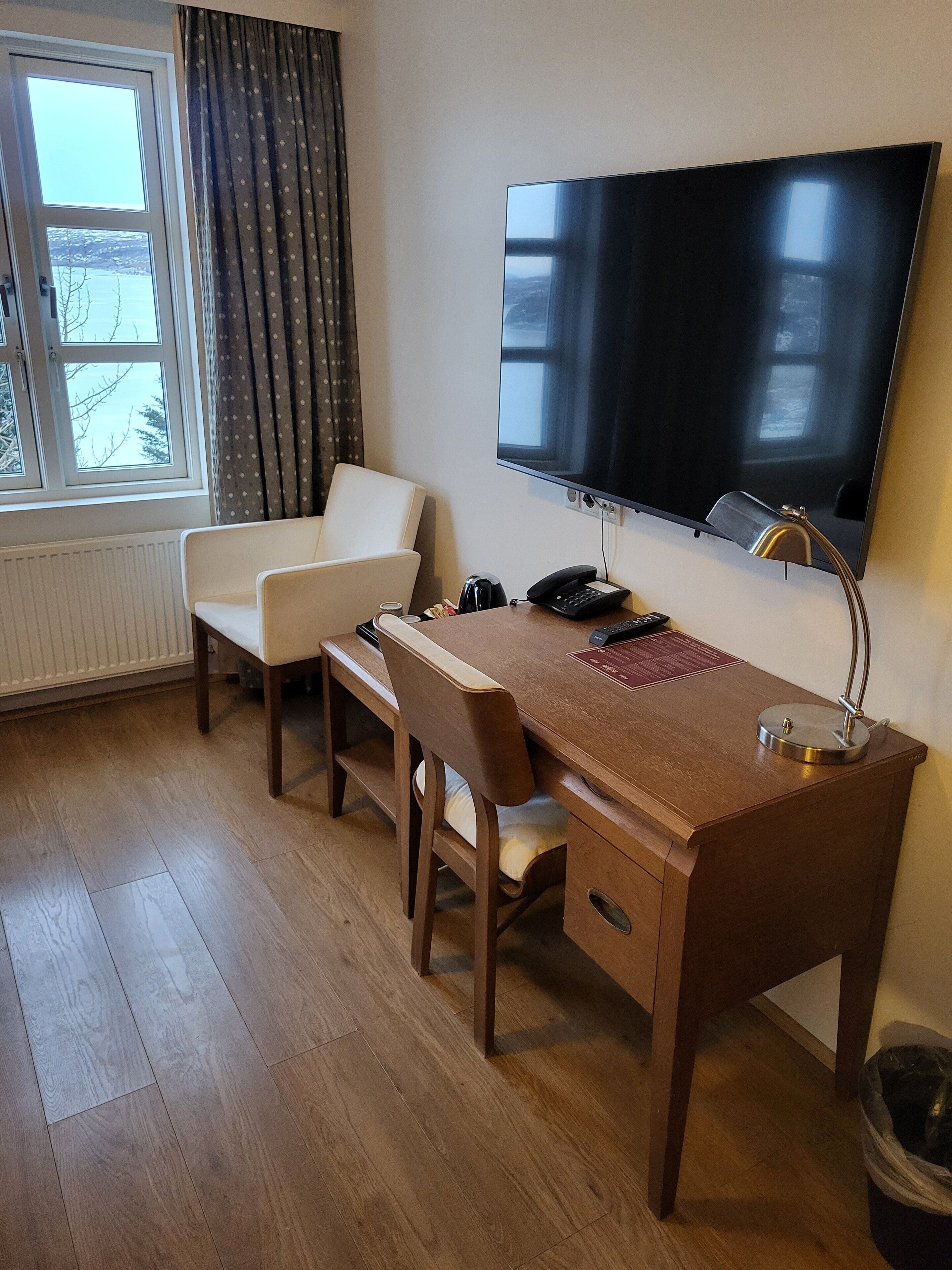 standard double room | television