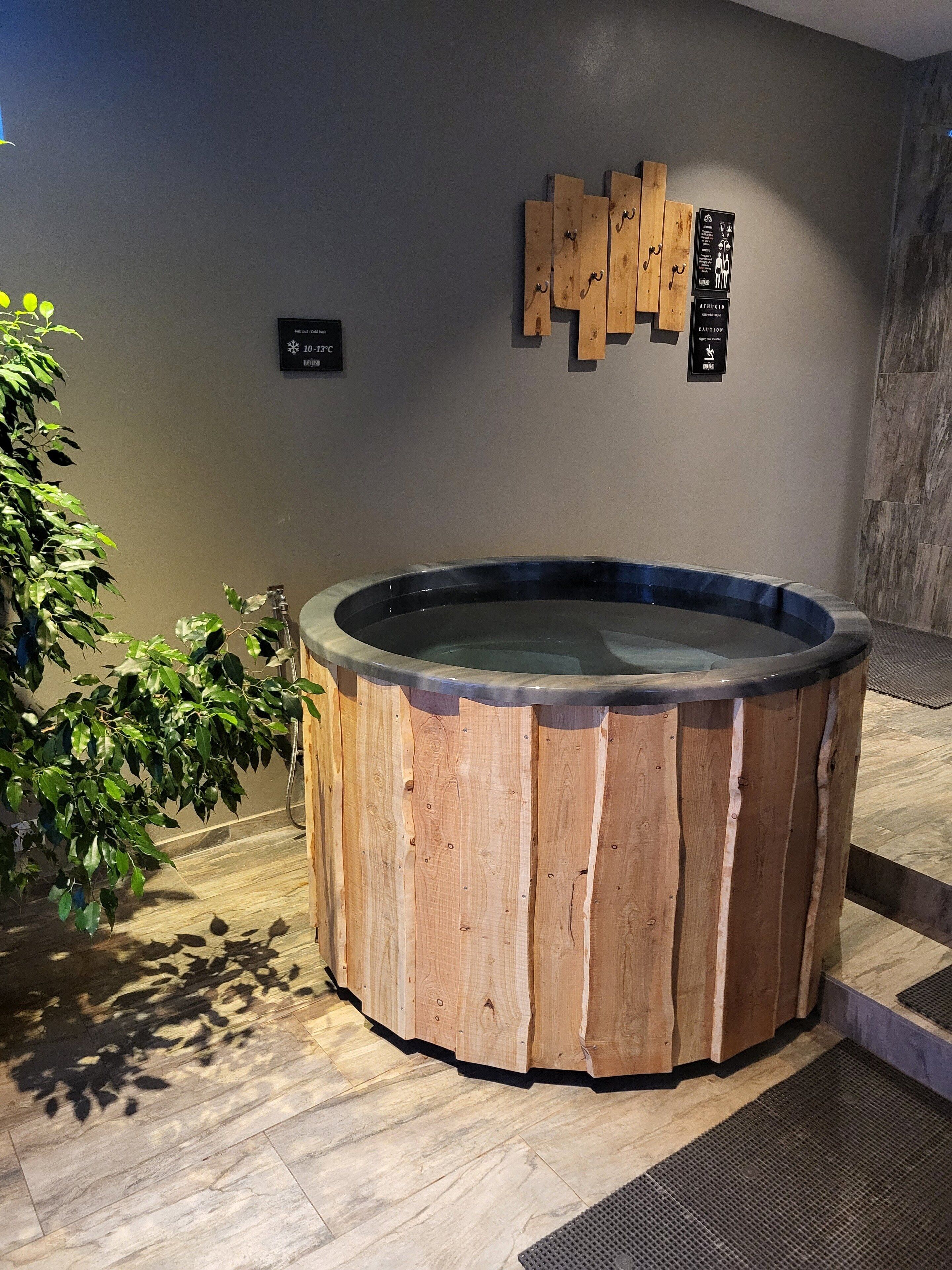 indoor spa tub