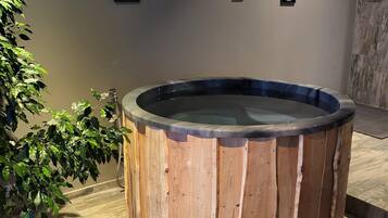 Indoor spa tub