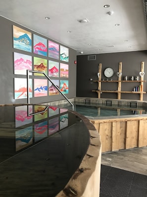 Indoor spa tub