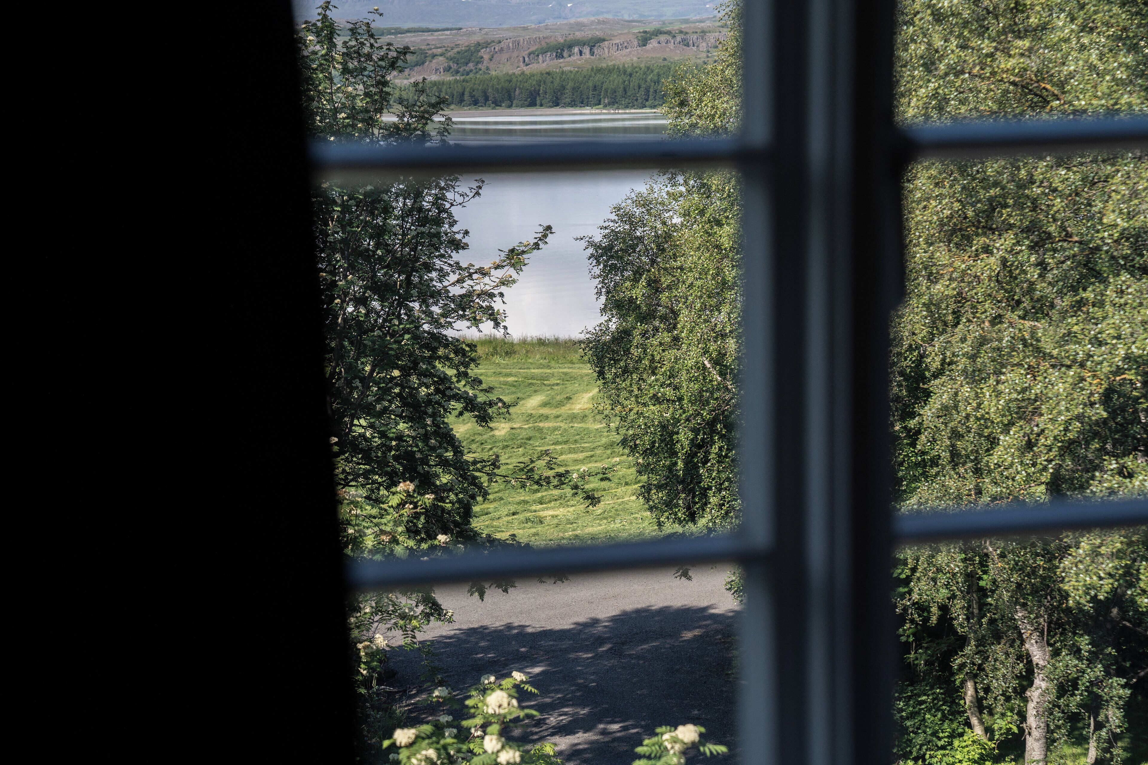 Tomannsrom, utsikt mot innsjø | Hageutsikt