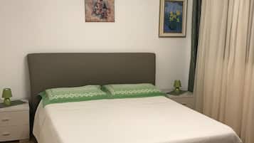 3 Schlafzimmer, Zimmersafe, Schreibtisch, Bügeleisen/Bügelbrett