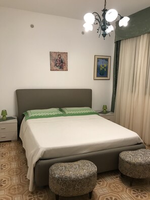 3 bedrooms, in-room safe, desk, iron/ironing board