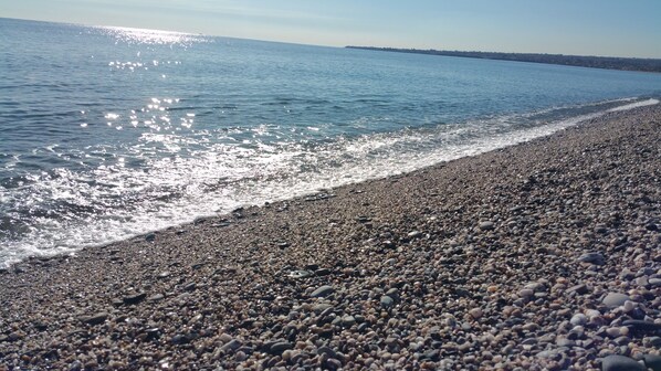 Beach nearby, sun loungers, beach towels