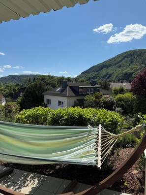 Terrace/patio - Three-castle view in an apartment with a covered terrace and castle view (Neckarsteinach)
