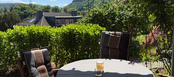 Three-castle view in an apartment with a covered terrace and castle view