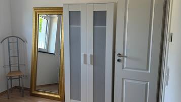 1 Schlafzimmer, Schreibtisch, Reisekinderbett, kostenloses WLAN