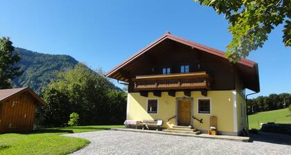 CASA DE VACACIONES DE LUJO Y CERCA DE LA CIUDAD DE SALZBURGO Y EN LA PENDIENTE DE ESQUÍ Y VISTA PANORÁMICA DE LA MONTAÑA