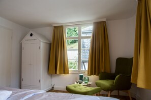 6 bedrooms, travel crib, WiFi, bed sheets - House Wunschlos, here is the name of program (Monschau)