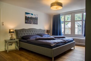 6 Schlafzimmer, Reisekinderbett, WLAN, Bettwäsche