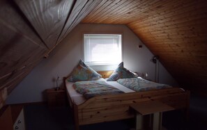 1 bedroom, bed sheets