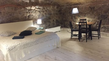Deluxe Double Room, 1 King Bed, Private Bathroom | Iron/ironing board, free WiFi, bed sheets