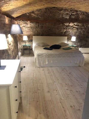 Deluxe Double Room, 1 King Bed, Private Bathroom | Iron/ironing board, free WiFi, bed sheets - Sleep In BnB (Vilnius)