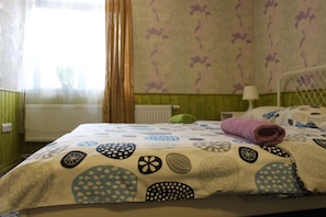 Chambre Double, salle de bains commune | Salle de bain | Serviettes fournies, savon, shampoing, papier toilette