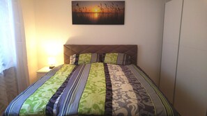 1 habitación, escritorio, tabla de planchar con plancha y wifi gratis 