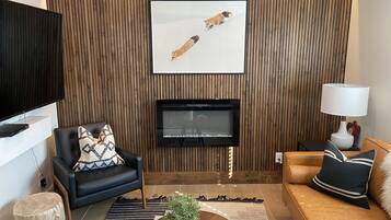 Smart-TV, peis, DVD-spiller og filmbibliotek